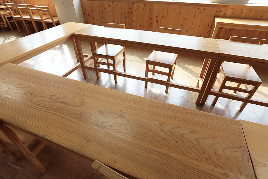 飫肥杉の机と椅子